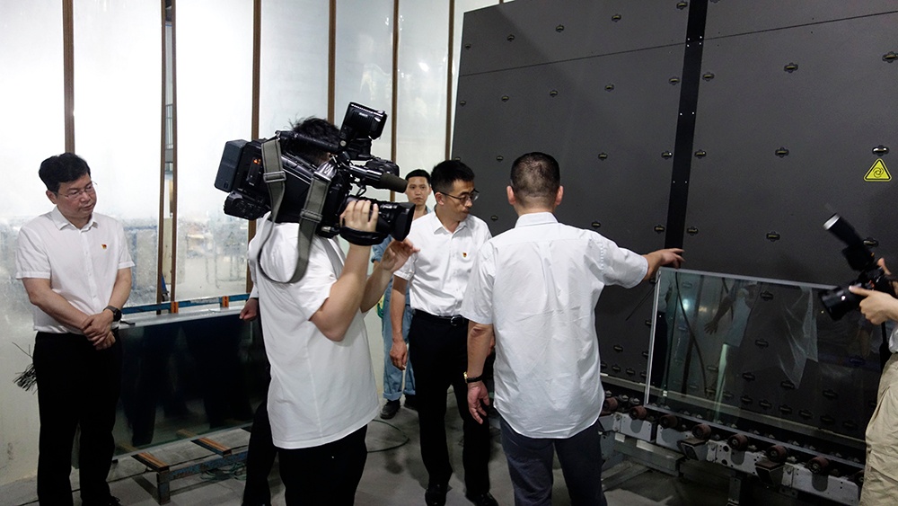 (新聞1) 桐鄉(xiāng)市委書記調(diào)研人才企業(yè)-1000